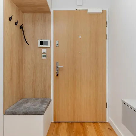 Port Marine With Sea View By Renters Apartament Gdynia